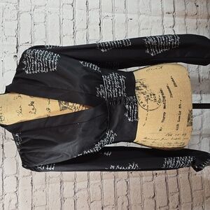 Koandaily Black and White Cropped Script Print Blouse Size M NWT